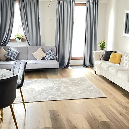 Londof Luxury Apartments - With A Panoramic View Over The City Braşov Dış mekan fotoğraf