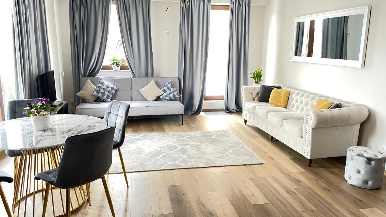 Londof Luxury Apartments - With A Panoramic View Over The City Braşov Dış mekan fotoğraf